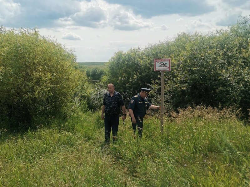 В Далматовском округе продолжаются профилактические рейды по обеспечению безопасности граждан на водных объектах.