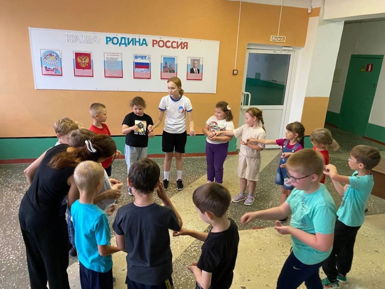 "Ура! Каникулы!". Начал работу летний пришкольный оздоровительный лагерь. "Ура! Каникулы!". Начал работу летний пришкольный оздоровительный лагерь.