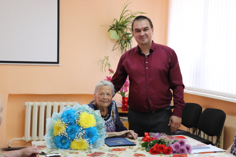 101-й День рождения отметила 2 августа отличник народного просвещения, ветеран педагогического труда Анна Алексеевна Кочегарова. 101-й День рождения отметила 2 августа отличник народного просвещения, ветеран педагогического труда Анна Алексеевна Кочегарова.