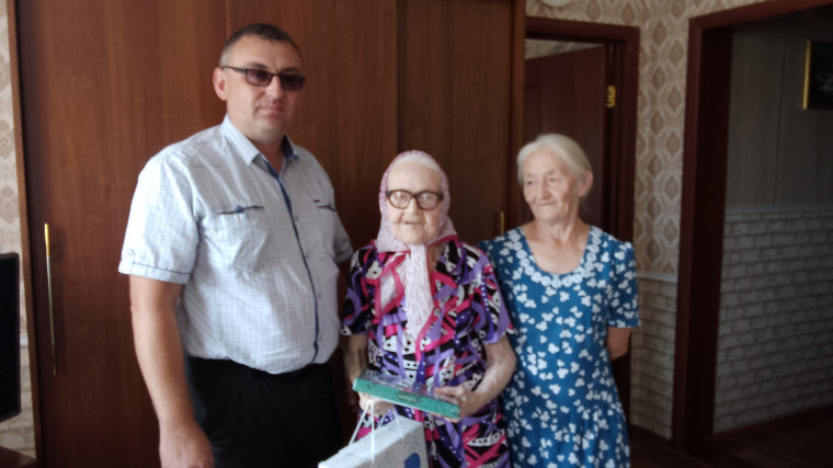 Поздравляет руководитель Центрального территориального отдела Роман Мальцев. Поздравляет руководитель Центрального территориального отдела Роман Мальцев.