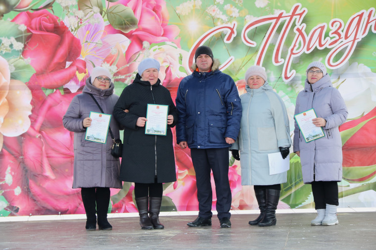 На Успенской площади состоялся праздничный концерт, посвященный Международному женскому дню 8 марта.. На Успенской площади состоялся праздничный концерт, посвященный Международному женскому дню 8 марта..