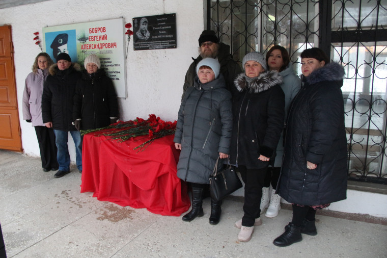 Открытие мемориальной доски участнику СВО Роману Попову. Открытие мемориальной доски участнику СВО Роману Попову.